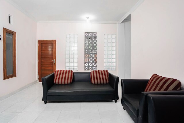 OYO  3006 ファリシャ ホームステイ シャリア