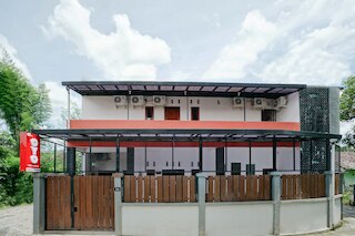 OYO  3006 ファリシャ ホームステイ シャリア