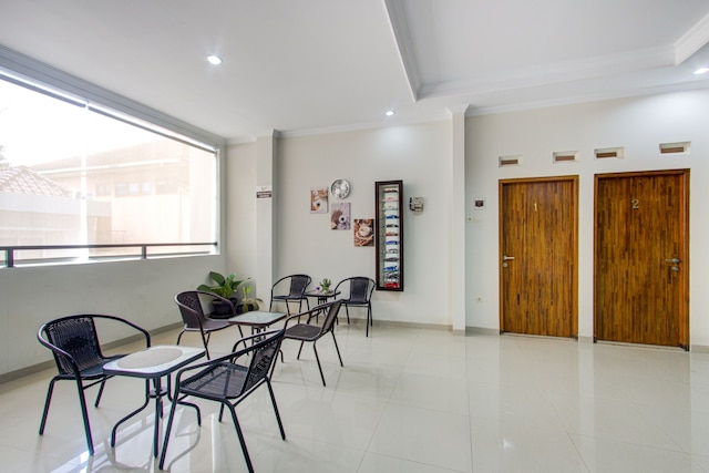 スーパー  OYO  コレクション O 3280 チンドニ ララス