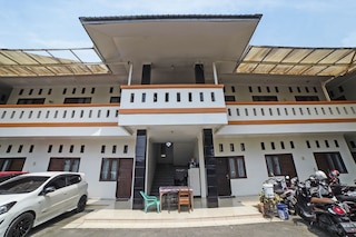 OYO  90751 グラハ セイ バトゥジンジン