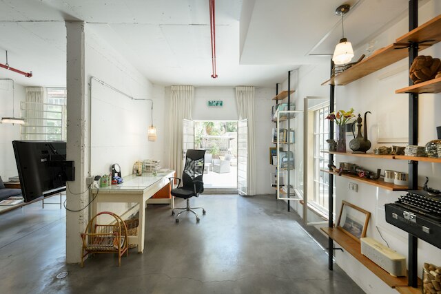 ユニークで広々とした2BRテラス付きアパート