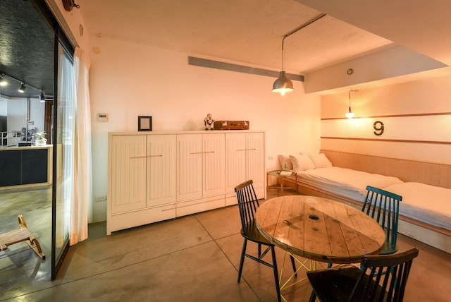 ユニークで広々とした2BRテラス付きアパート