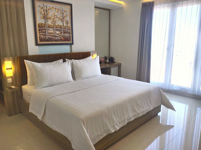 スラバヤ リバー ビュー ホテル