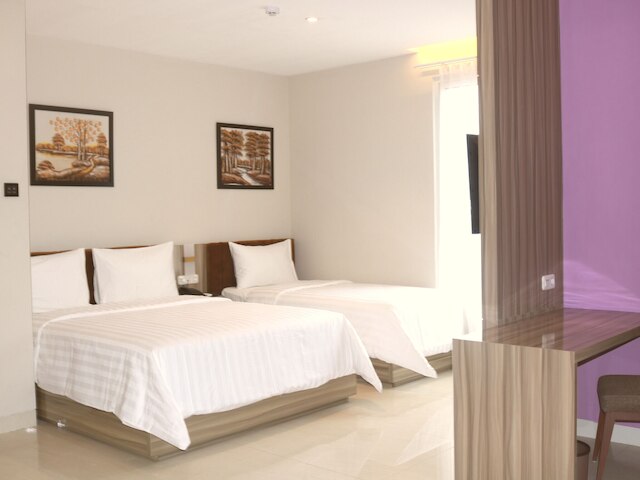 スラバヤ リバー ビュー ホテル