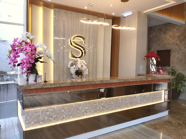 スラバヤ リバー ビュー ホテル