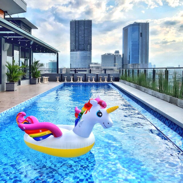 スラバヤ リバー ビュー ホテル