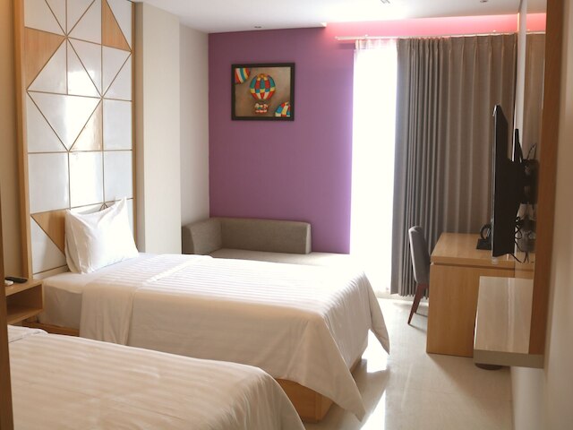 スラバヤ リバー ビュー ホテル