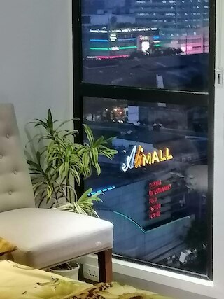 レマルカブル 2 ベッドルーム  コンドミニアム  ユニット イン ケソン シティ