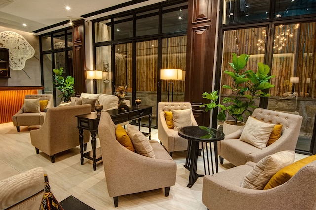 GLOW PARK HOTEL グランドロイヤルパレス