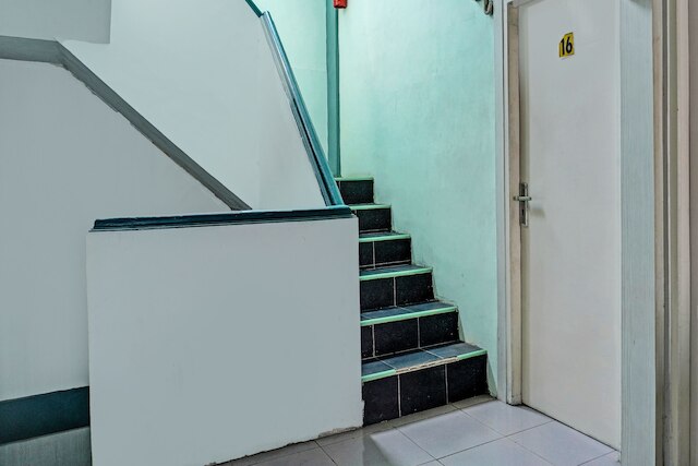 ホテル O ホームステイ エリス カテリヤ シャリア