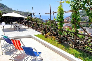 ヴィラ イン レモン グローブ ウィズ シー ビューズ & シー ブリーズ