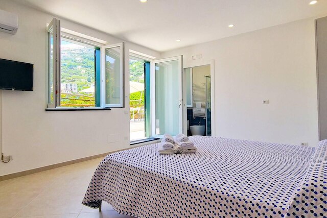 ヴィラ イン レモン グローブ ウィズ シー ビューズ & シー ブリーズ