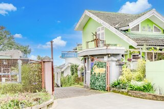 コレクション O プンチャク ニア コタ ブンガ フォーマリー ヴィラ グヌン アガペ