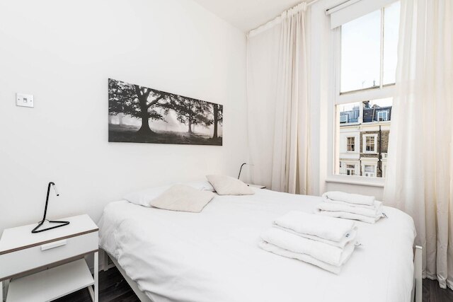 ファンタスティック ベ ベッド フラット イン ザ センター