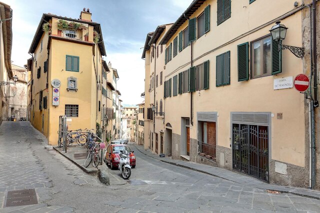 マグノリ  2 D イン フィレンツェ