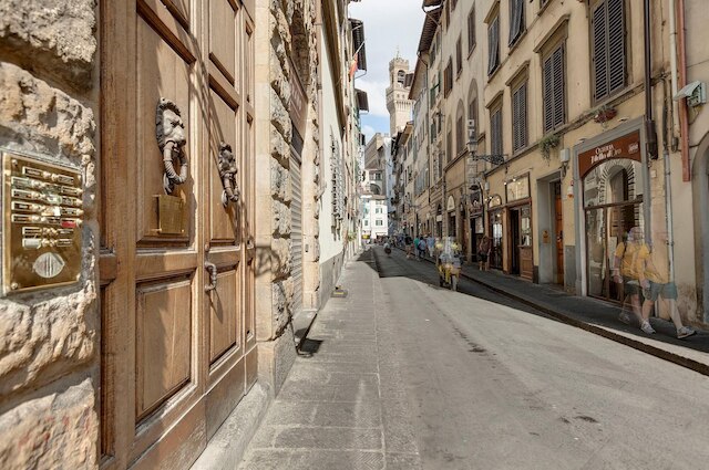 ネリ 23 イン フィレンツェ ウィズ  3 ベッドルームズ アンド  2 バスルームズ