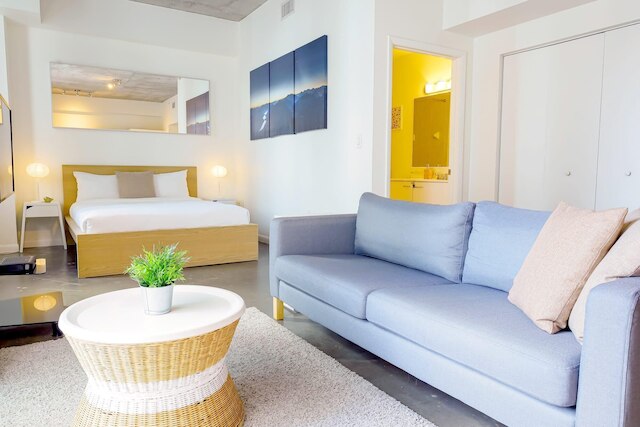 センター ステージ - ダウンタウン パーキング プール ホット タブ