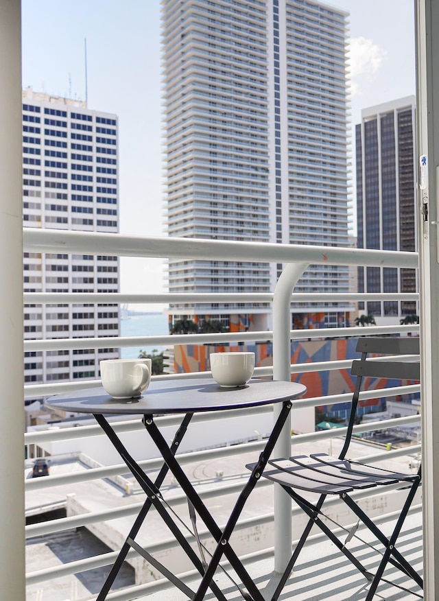 センター ステージ - ダウンタウン パーキング プール ホット タブ