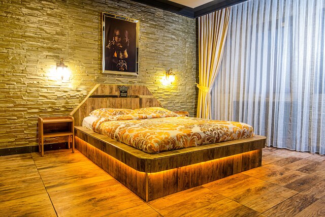 ゴールデンロックハウス