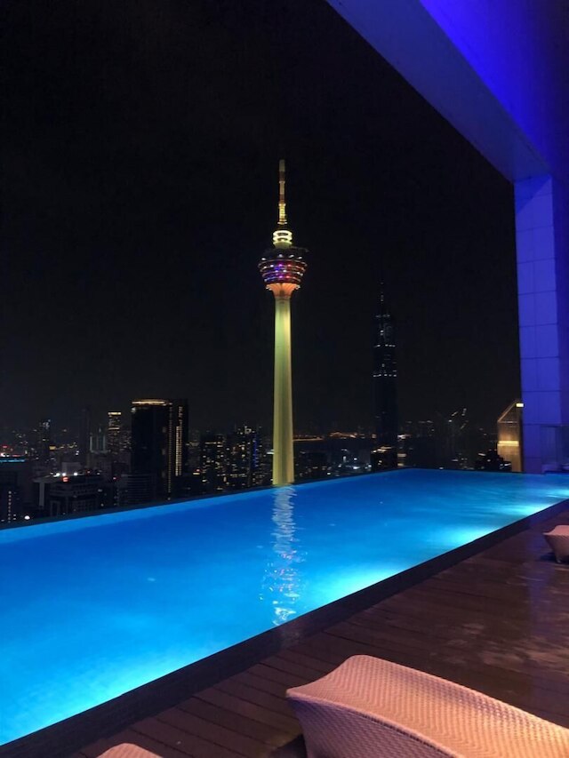 アメージング・プール・バイ・プラチナム・スイーツ