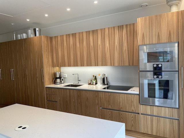 ラグジュアリー・シティ・シーフロント・アパートメントwithバルコニー