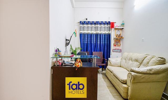 ファブエクスプレス ムーン レジデンシー