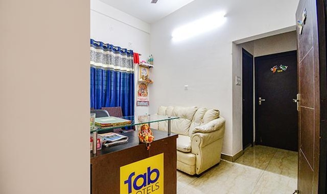 ファブエクスプレス ムーン レジデンシー