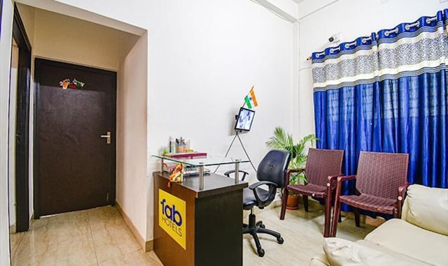 ファブエクスプレス ムーン レジデンシー