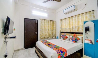 ファブエクスプレス ムーン レジデンシー