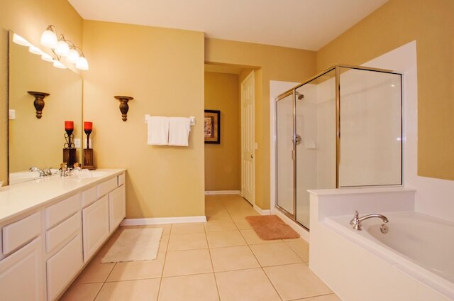 ビスタ ケイ ラグジュアリー レイクビュー 3 ベッドルーム コンドミニアム 3087