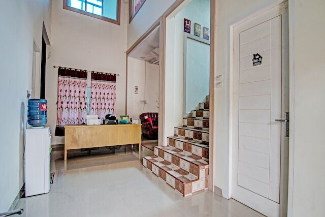 ホテル O ティムール ラヤ ホームステイ シャリア