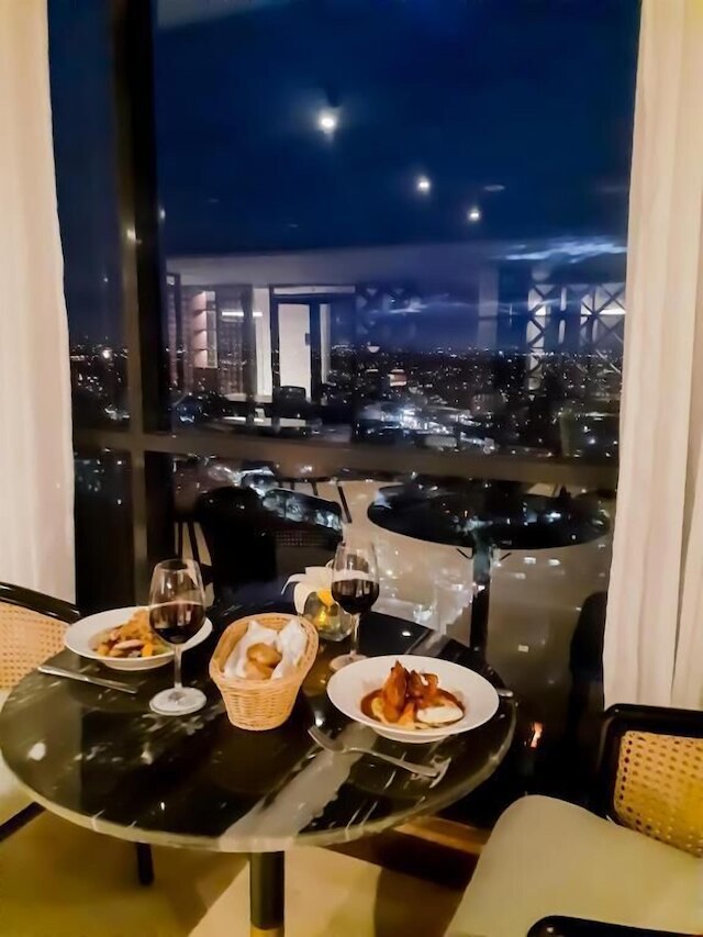 ジ エクセルシオール ホテル