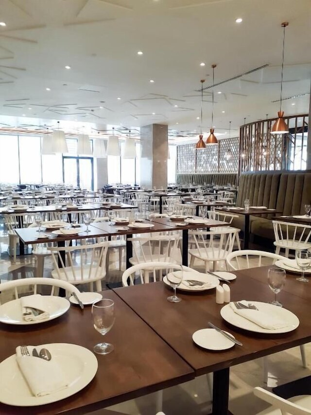 ジ エクセルシオール ホテル