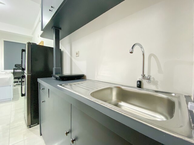 コンフィ アンド モダン スタジオ アット コルドバ エドゥパートメント スマラン アパートメント