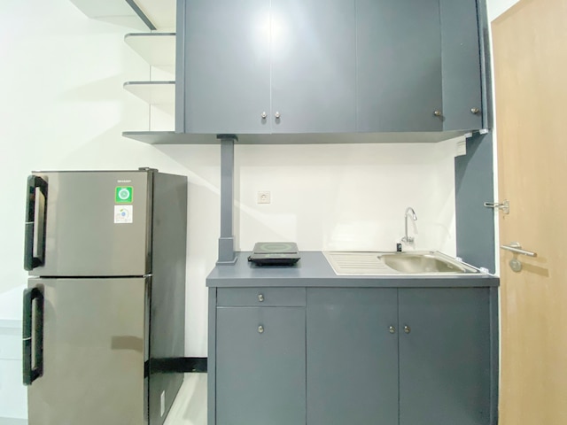 コンフィ アンド モダン スタジオ アット コルドバ エドゥパートメント スマラン アパートメント