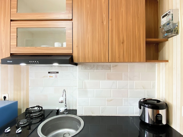 コージー ステイ スタジオ アット タマンサリ マホガニー カラワン アパートメント