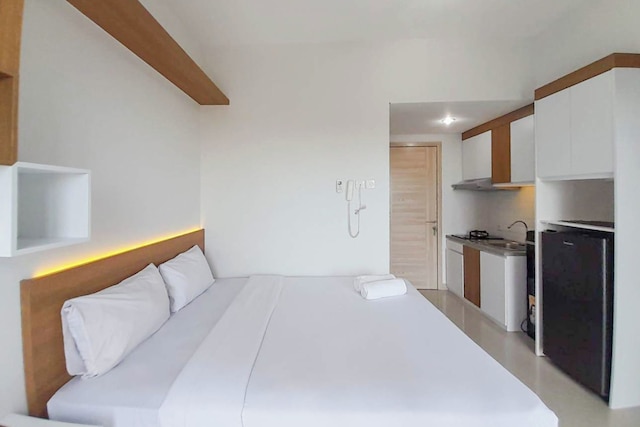 シンプリー ルック スタジオ アット タマン メラティ シンドゥアディ アパートメント