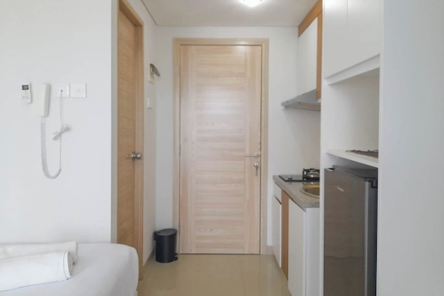 シンプリー ルック スタジオ アット タマン メラティ シンドゥアディ アパートメント