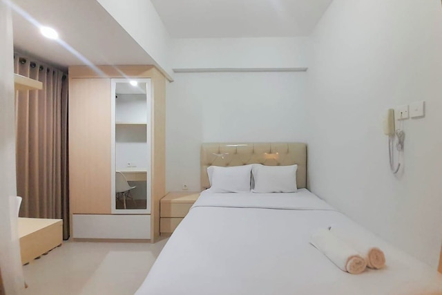 シンプリー ルック スタジオ アット タマン メラティ シンドゥアディ アパートメント