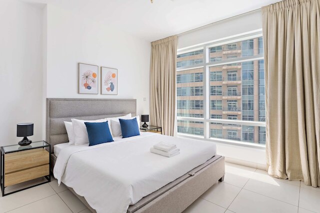 シルクハウスロフツ、ダウンタウンドバイ