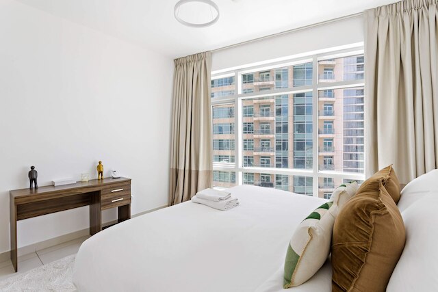 シルクハウスロフツ、ダウンタウンドバイ