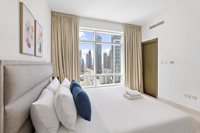 シルクハウスロフツ、ダウンタウンドバイ