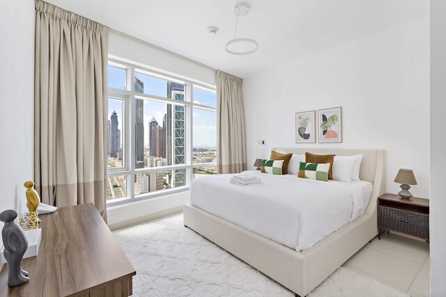 シルクハウスロフツ、ダウンタウンドバイ