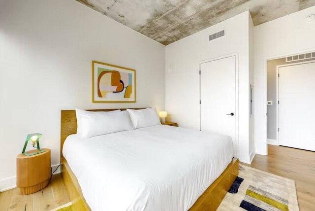 レイニー・ストリートの高級高層ビル