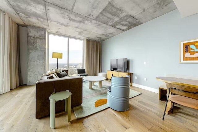 レイニー・ストリートの高級高層ビル