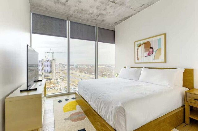 レイニー・ストリートの高級高層ビル