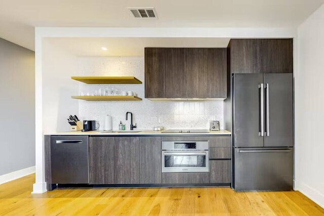 レイニー・ストリートの高級高層ビル