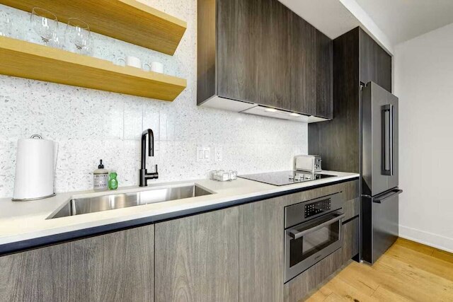 レイニー・ストリートの高級高層ビル