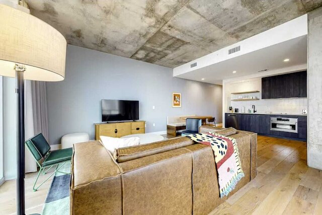 レイニー・ストリートの高級高層ビル