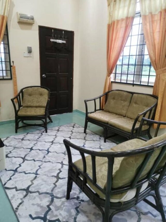 テラタク トゥアン ムダ ホームステイ